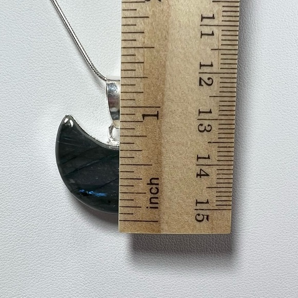Labradorite Half 🌙 Moon 925 Gemstone Pendant - Picture 5 of 6